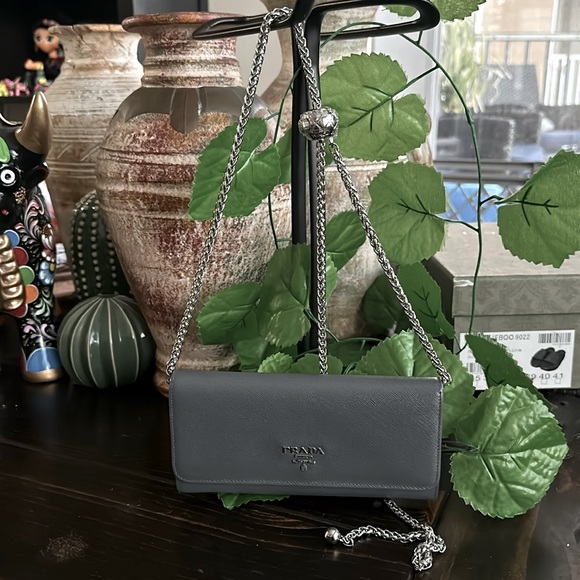 Authentic PRADA Large Saffiano Leather Wallet with Unbranded Silver Chain/Strap - Picture 1 of 8